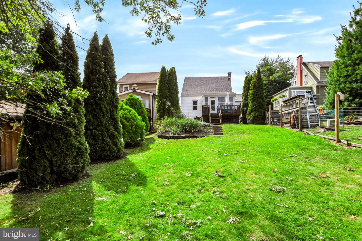 19 Maple Property Photo 24