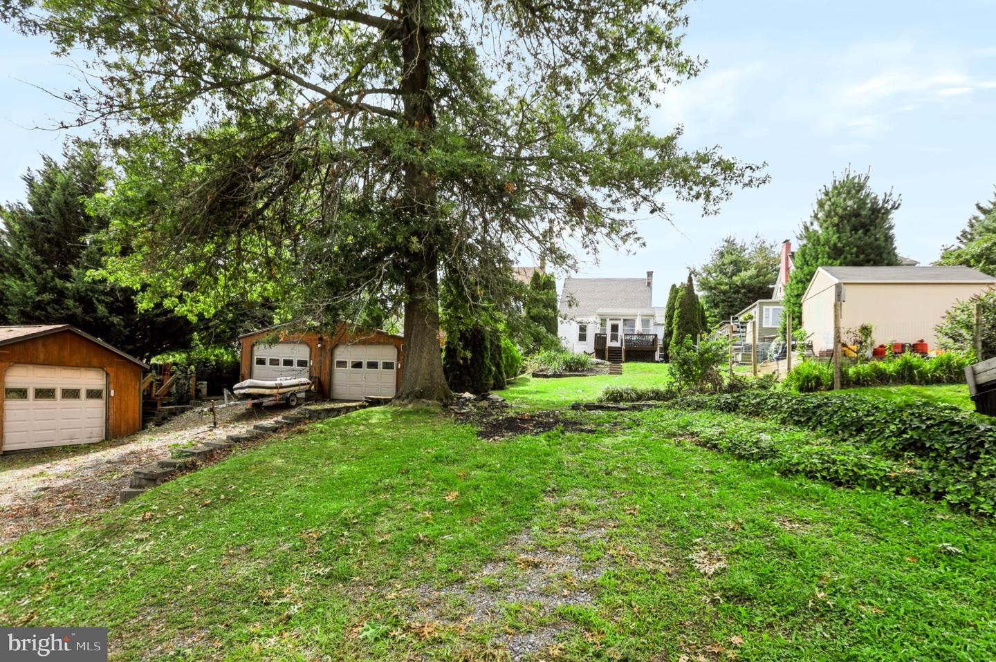 19 Maple Property Photo 25