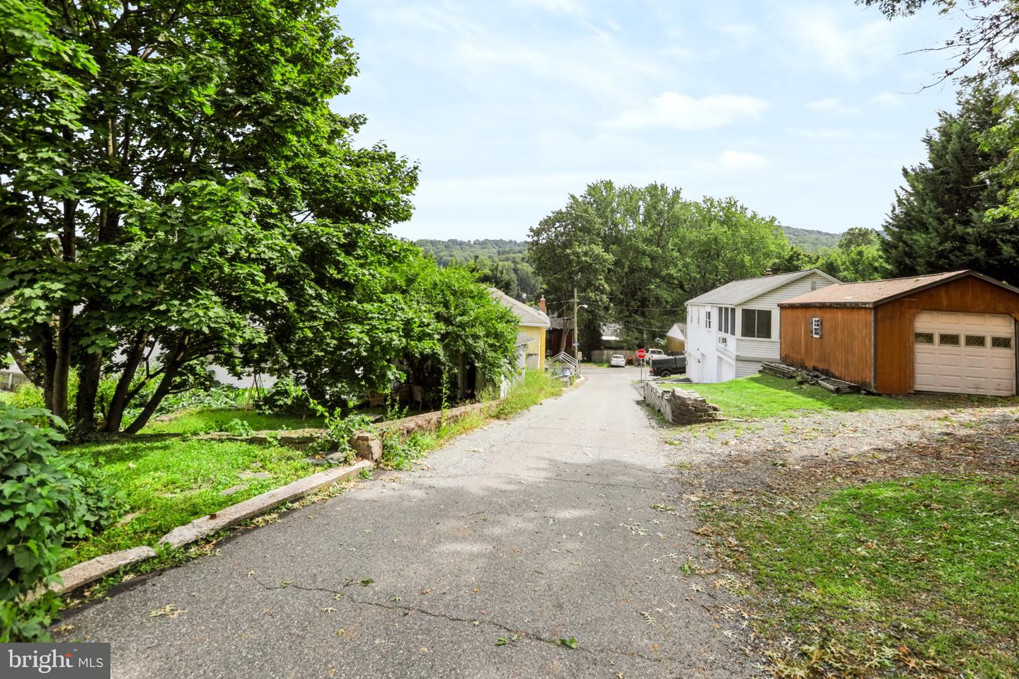 19 Maple Property Photo 32