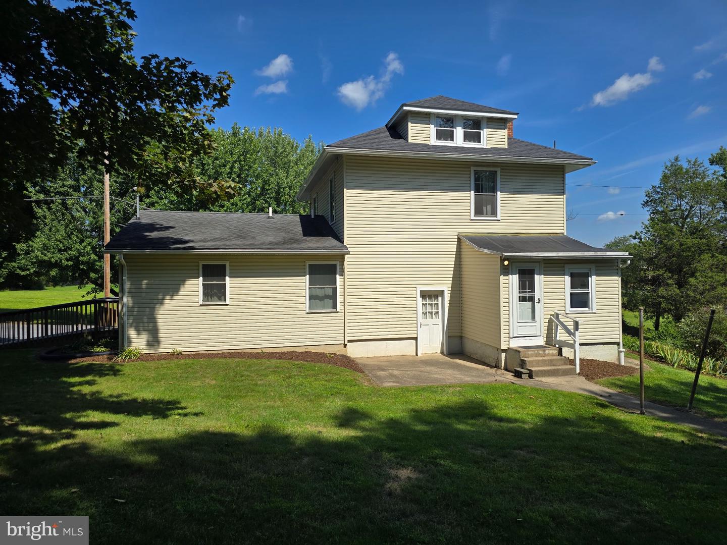 26 Clayton Ave Property Photo 6