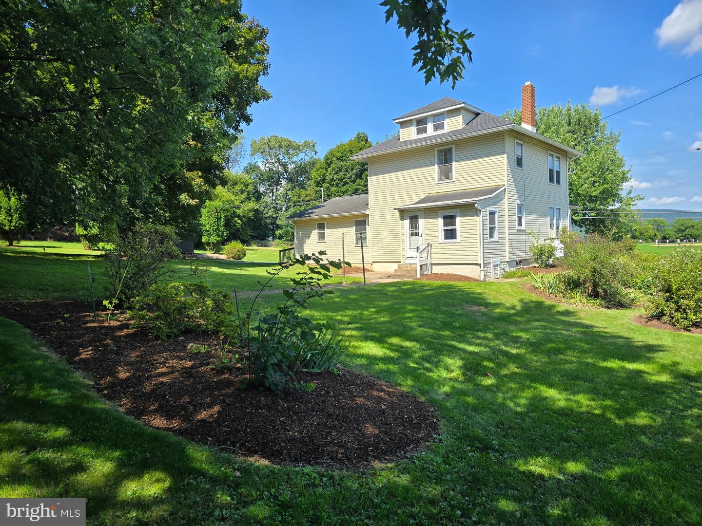 26 Clayton Ave Property Photo 9