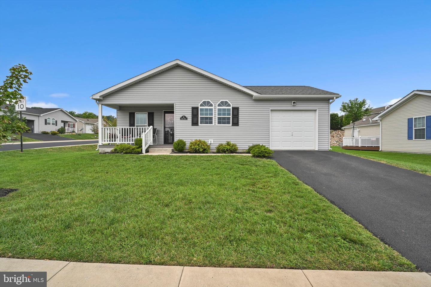 25 Dawn Dr Property Photo 1