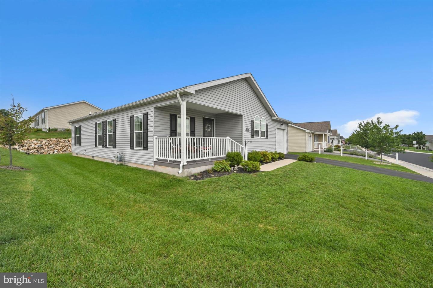 25 Dawn Dr Property Photo 3