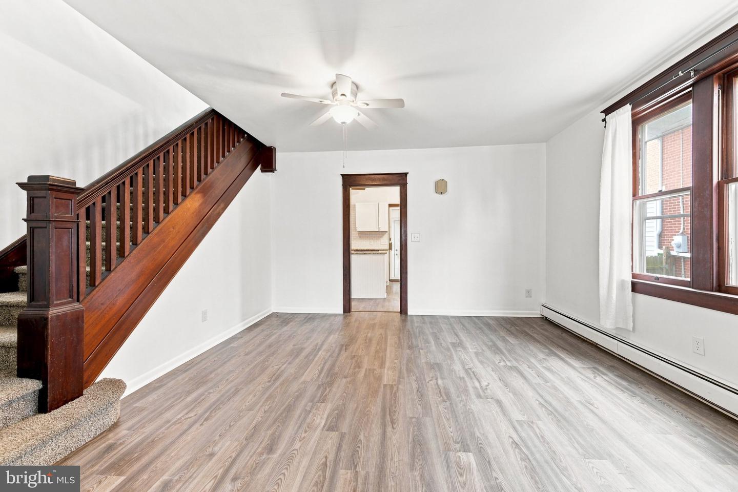 114 E Smith St Property Photo 3