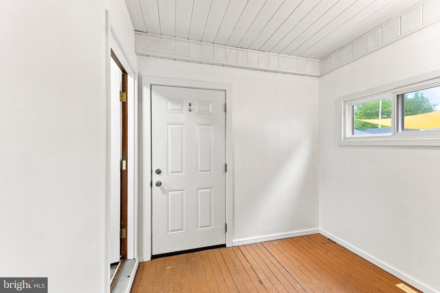 114 E Smith St Property Photo 16