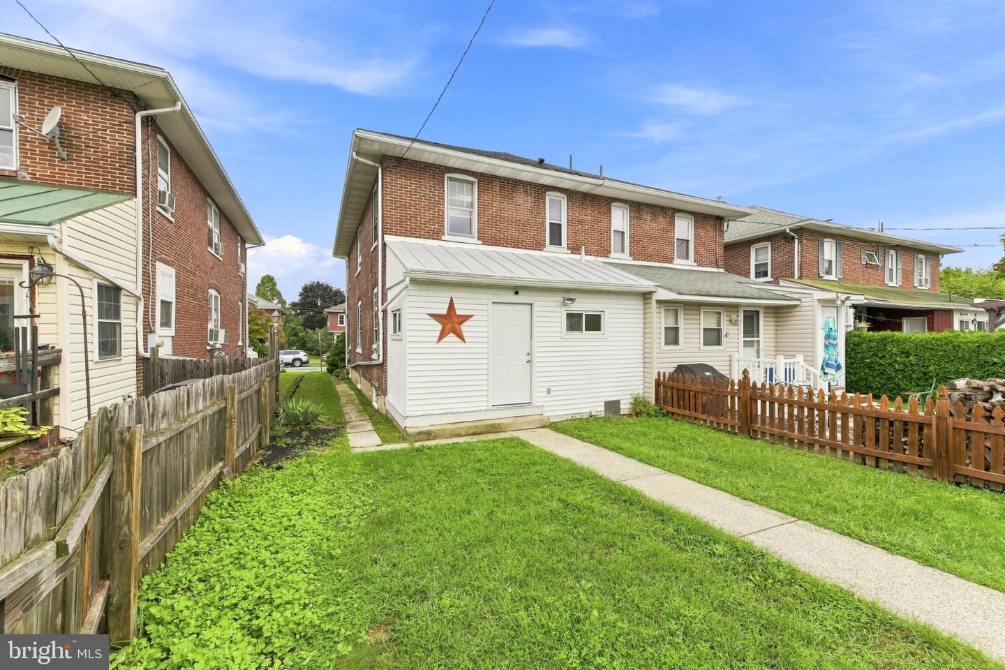 114 E Smith St Property Photo 32