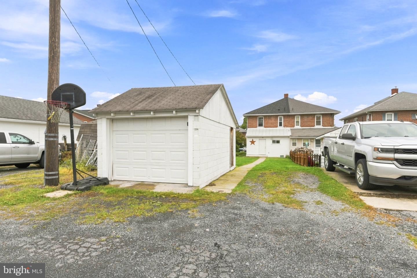 114 E Smith St Property Photo 34