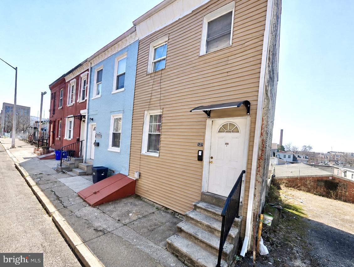 124 Rose St Property Photo 1