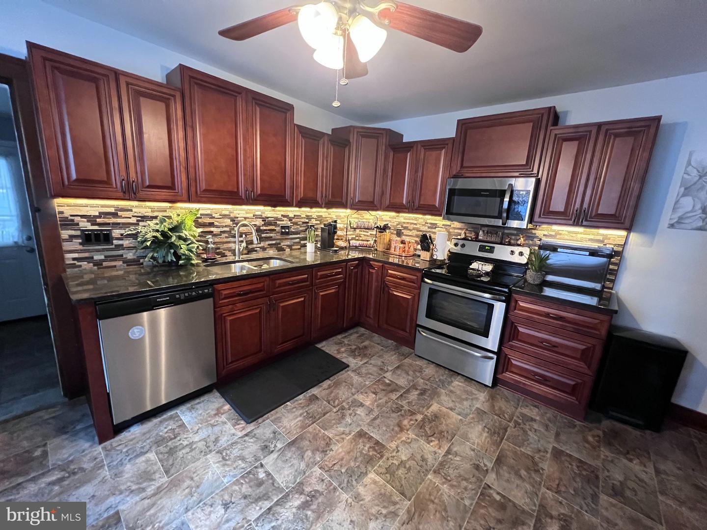 20 Intervilla Ave Property Photo 3