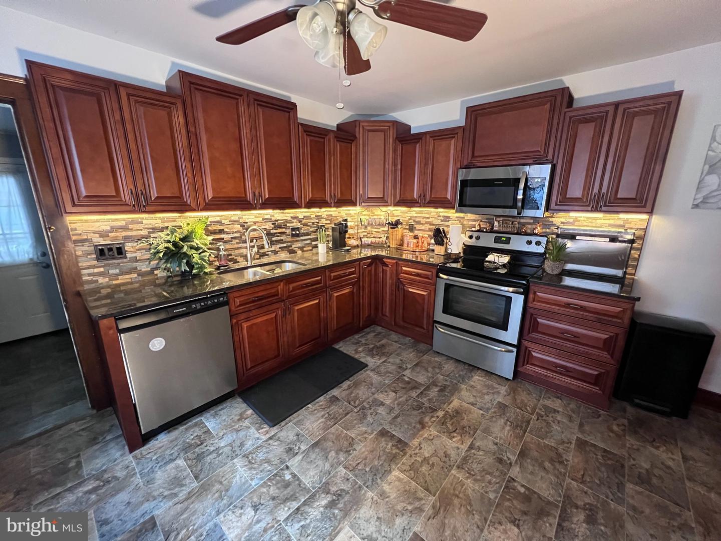 20 Intervilla Ave Property Photo 4