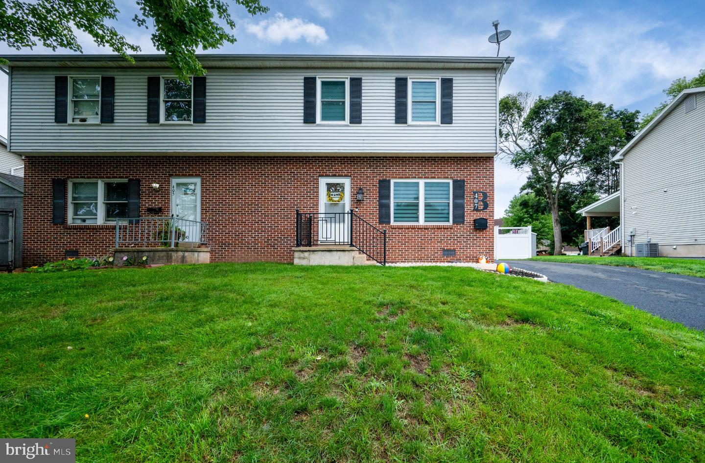 407 Beacon St Property Photo 1