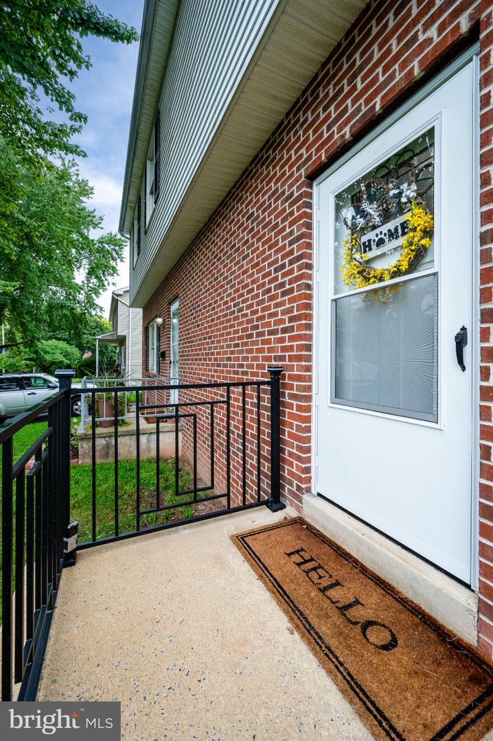 407 Beacon St Property Photo 4