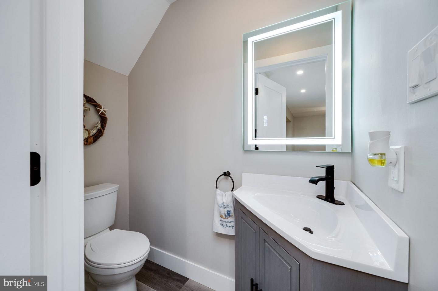 407 Beacon St Property Photo 17