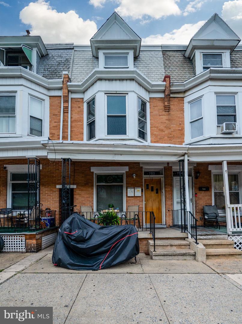 752 N 13th St Property Photo 1