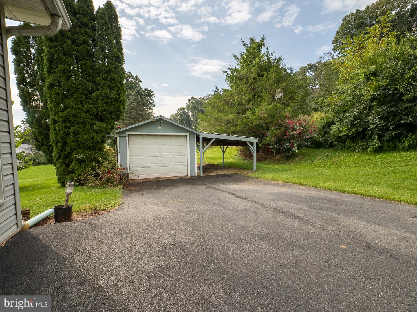 4689 Morgantown Road Property Photo 6