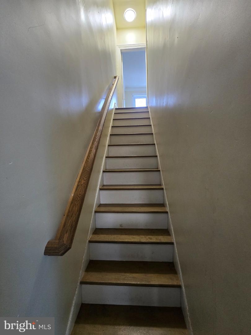 330 Moss St Property Photo 7