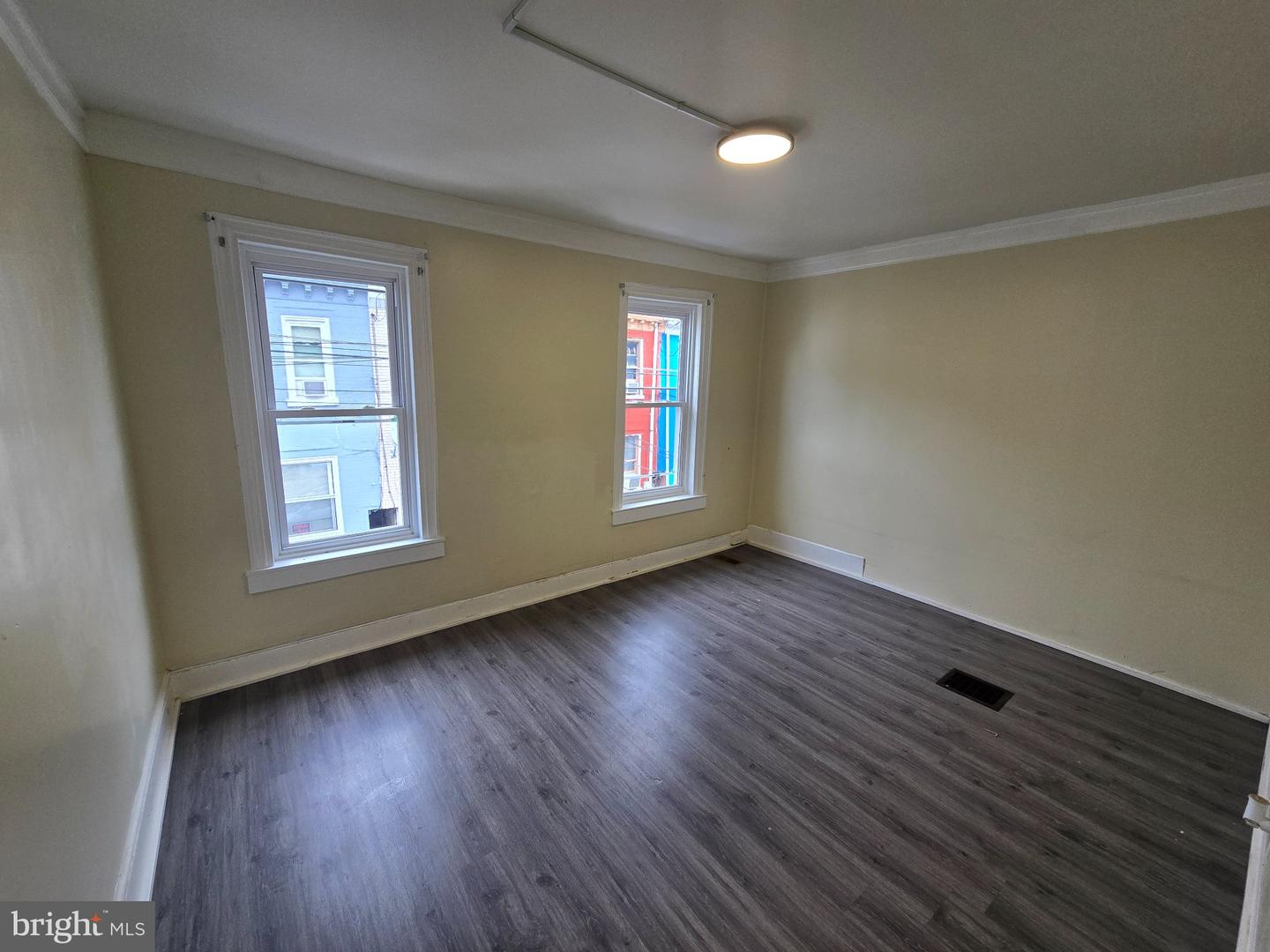 330 Moss St Property Photo 8