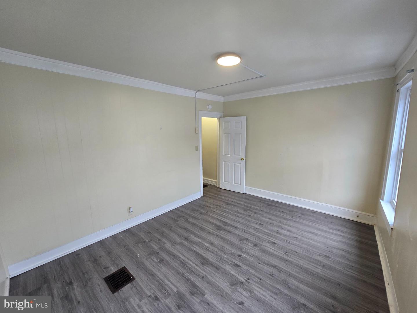 330 Moss St Property Photo 9