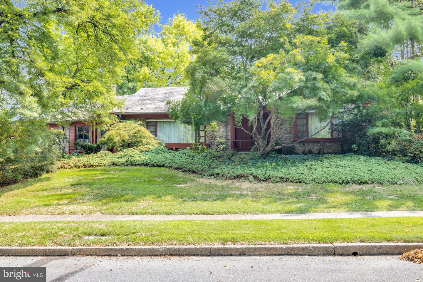 809 FARR PL