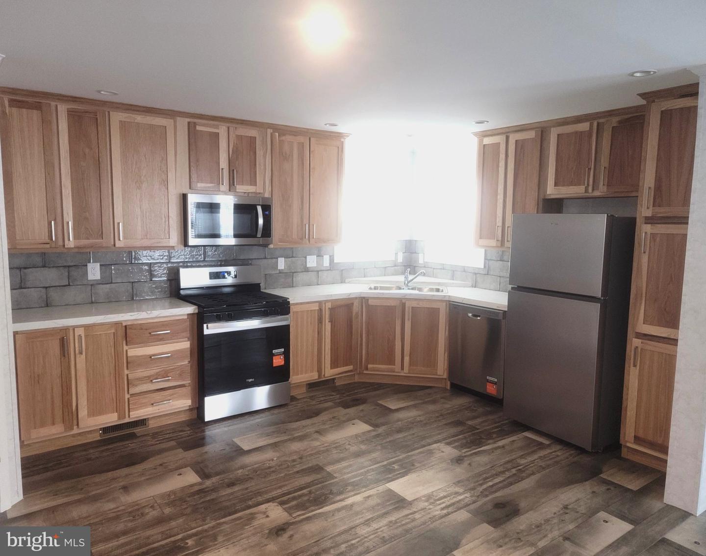 30 Joseph Ave Property Photo 4