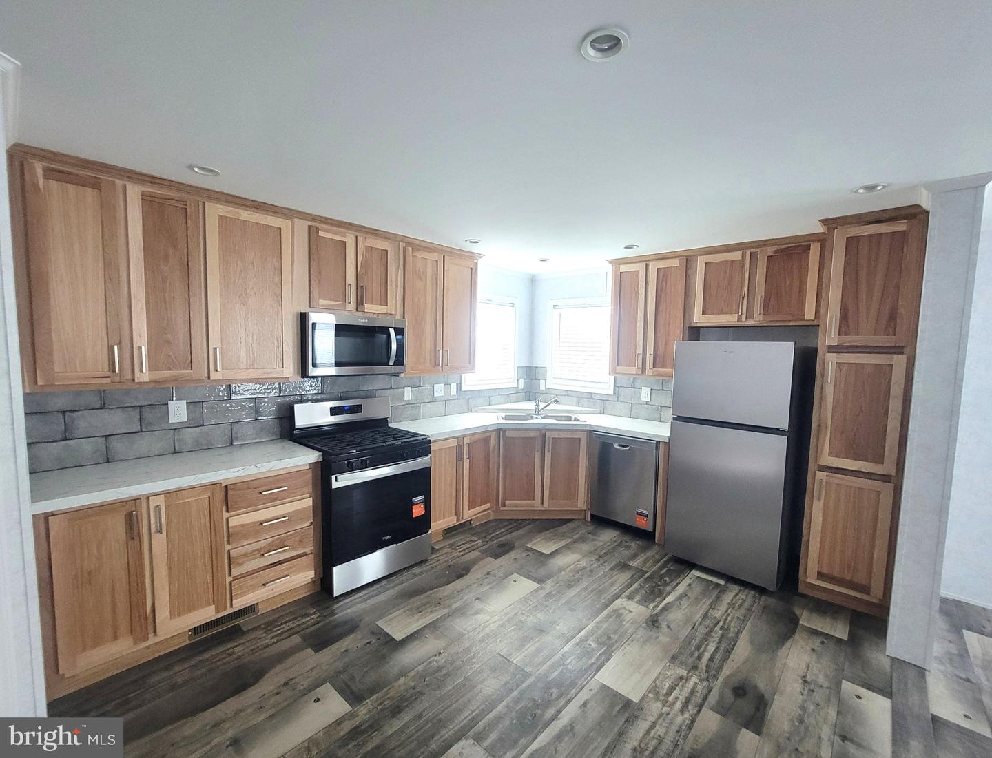 30 Joseph Ave Property Photo 6