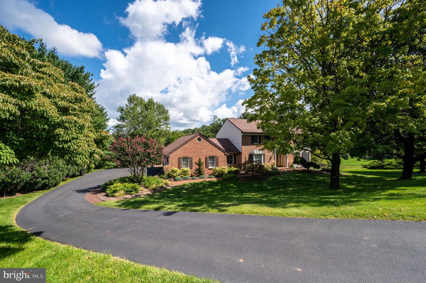 4 Glen Hollow Ct Property Photo 2