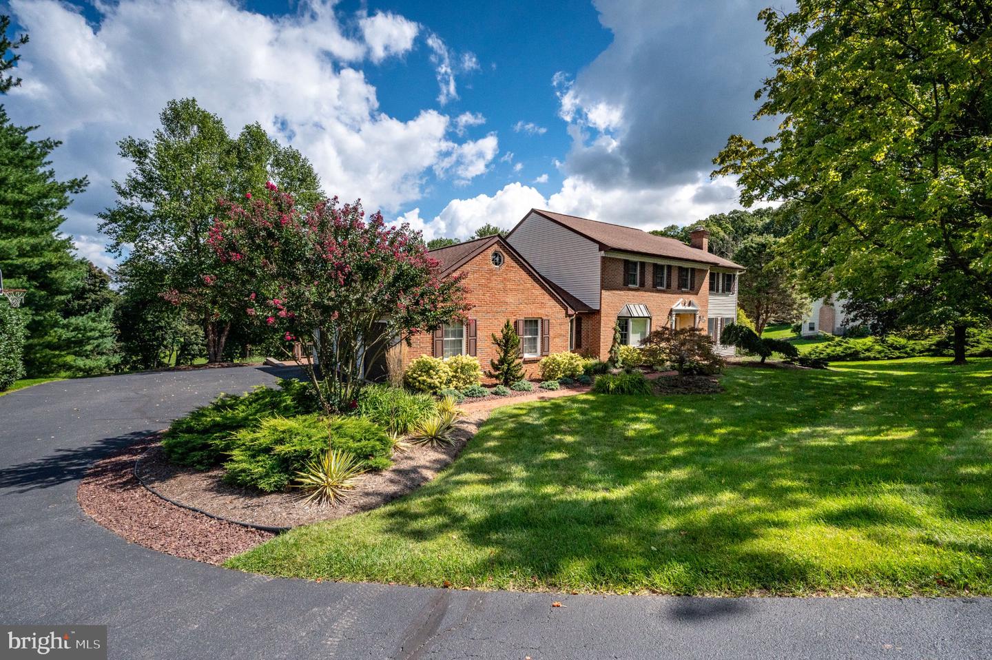 4 Glen Hollow Ct Property Photo 3