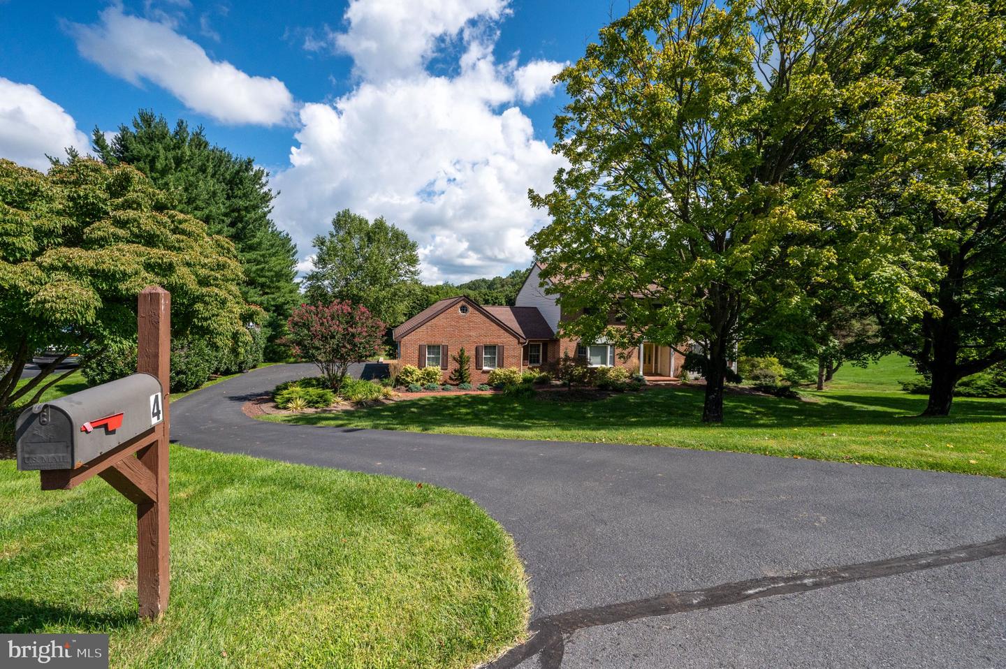 4 Glen Hollow Ct Property Photo 7