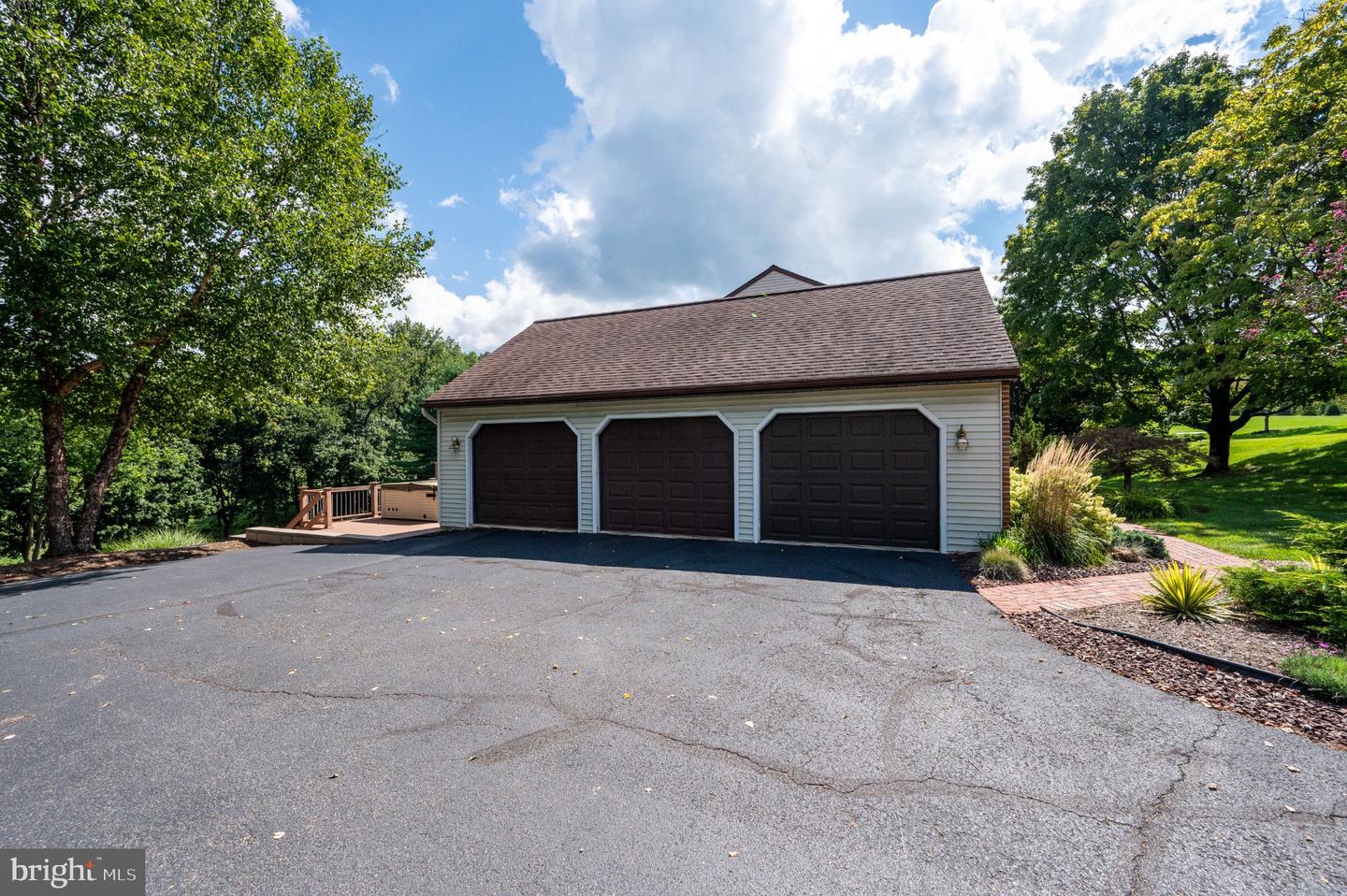 4 Glen Hollow Ct Property Photo 8