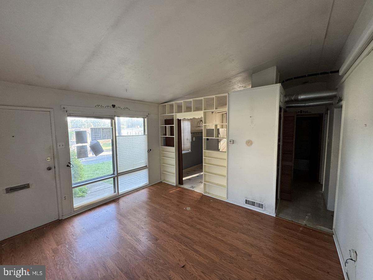 2420 Mckinley Property Photo 3