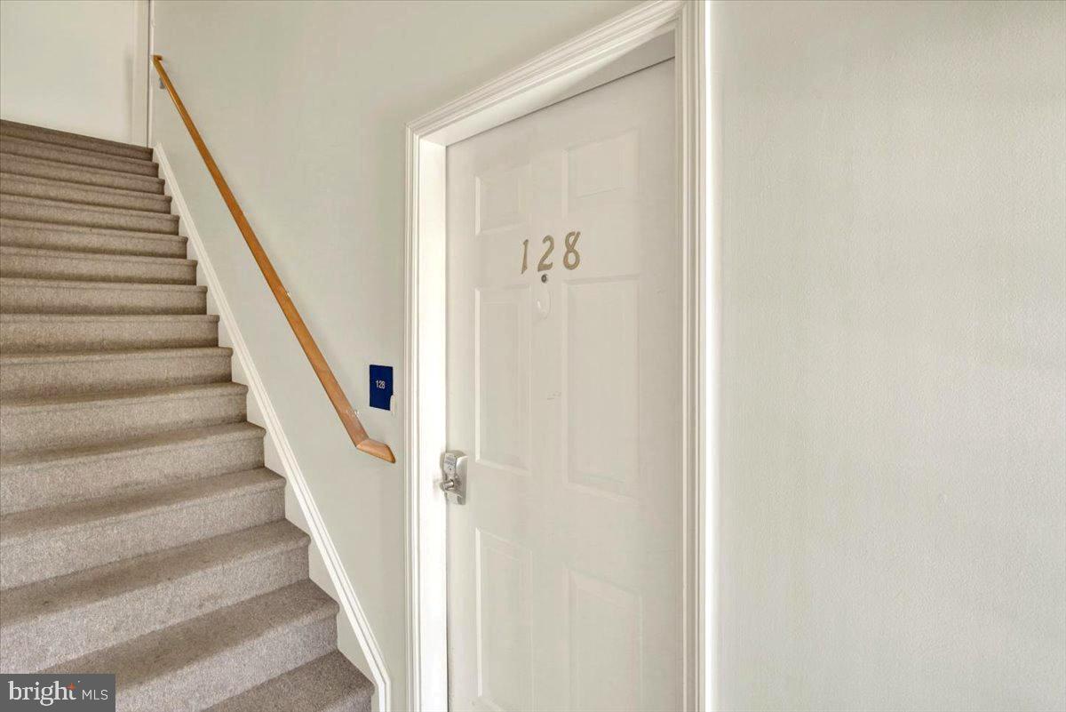 128 Christine Dr Property Photo 3