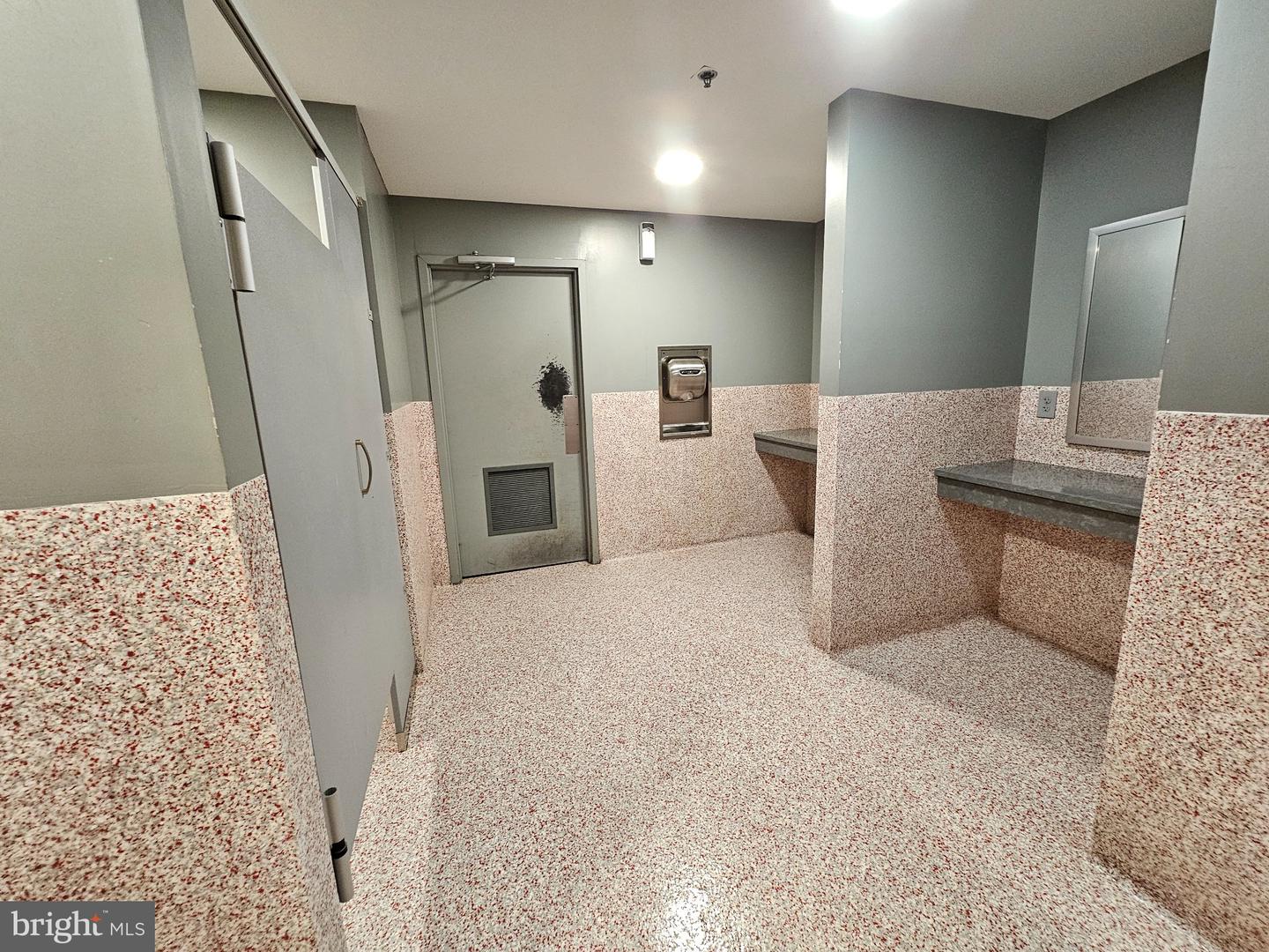 6525 Shillington Plz Property Photo 11