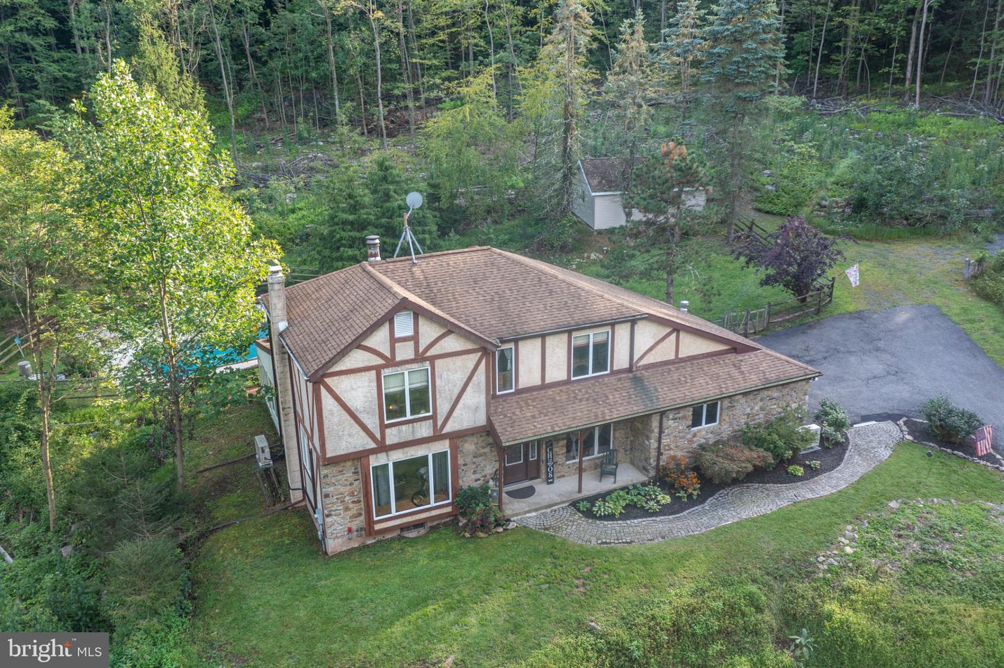 214 Grouse Hill Rd Property Photo 2