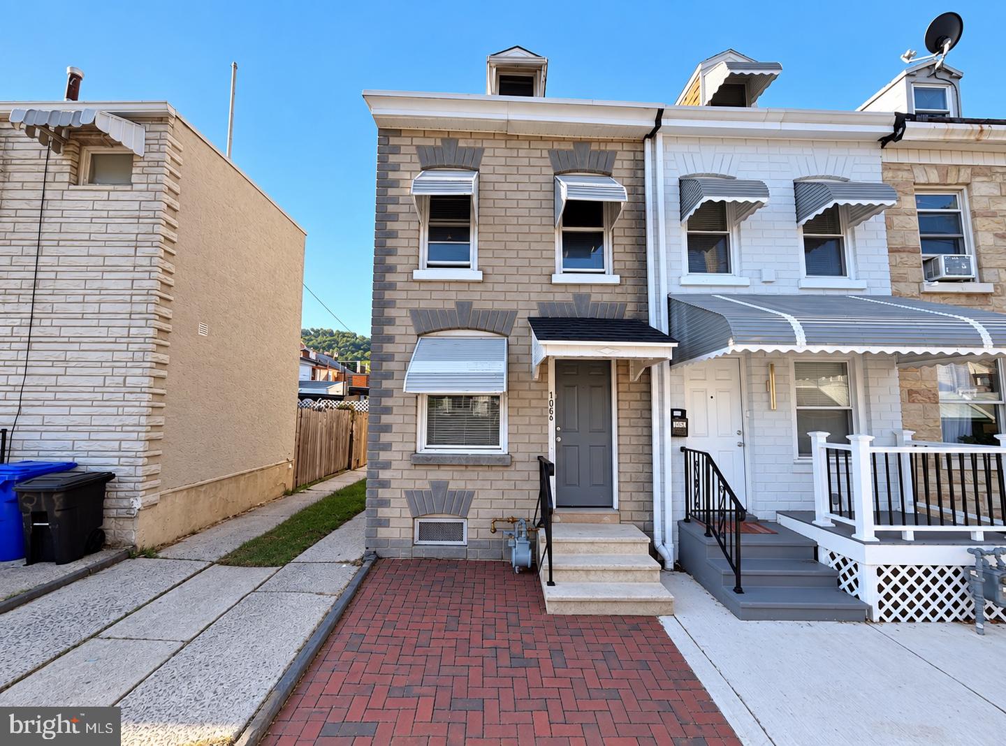 1056 Spruce St Property Photo 3