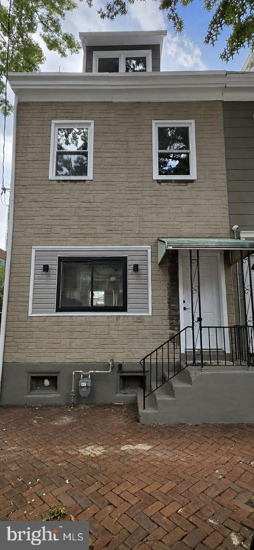 434 S 6th Property Photo 1