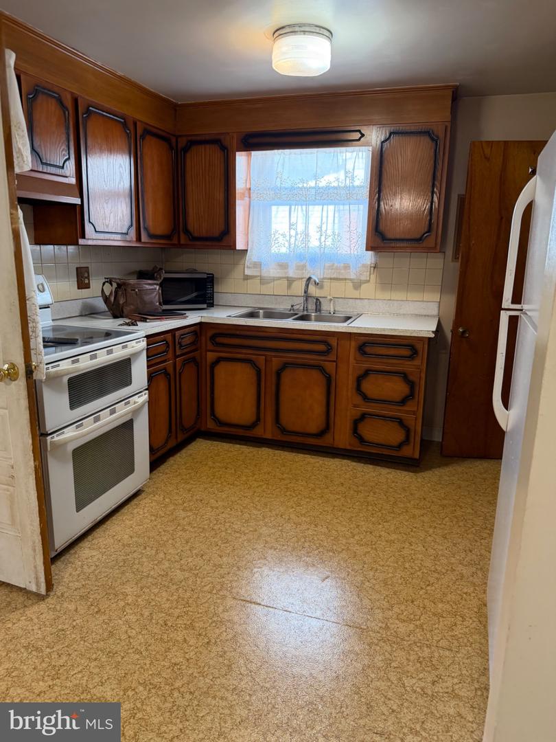 3530 Montrose Ave Property Photo 5