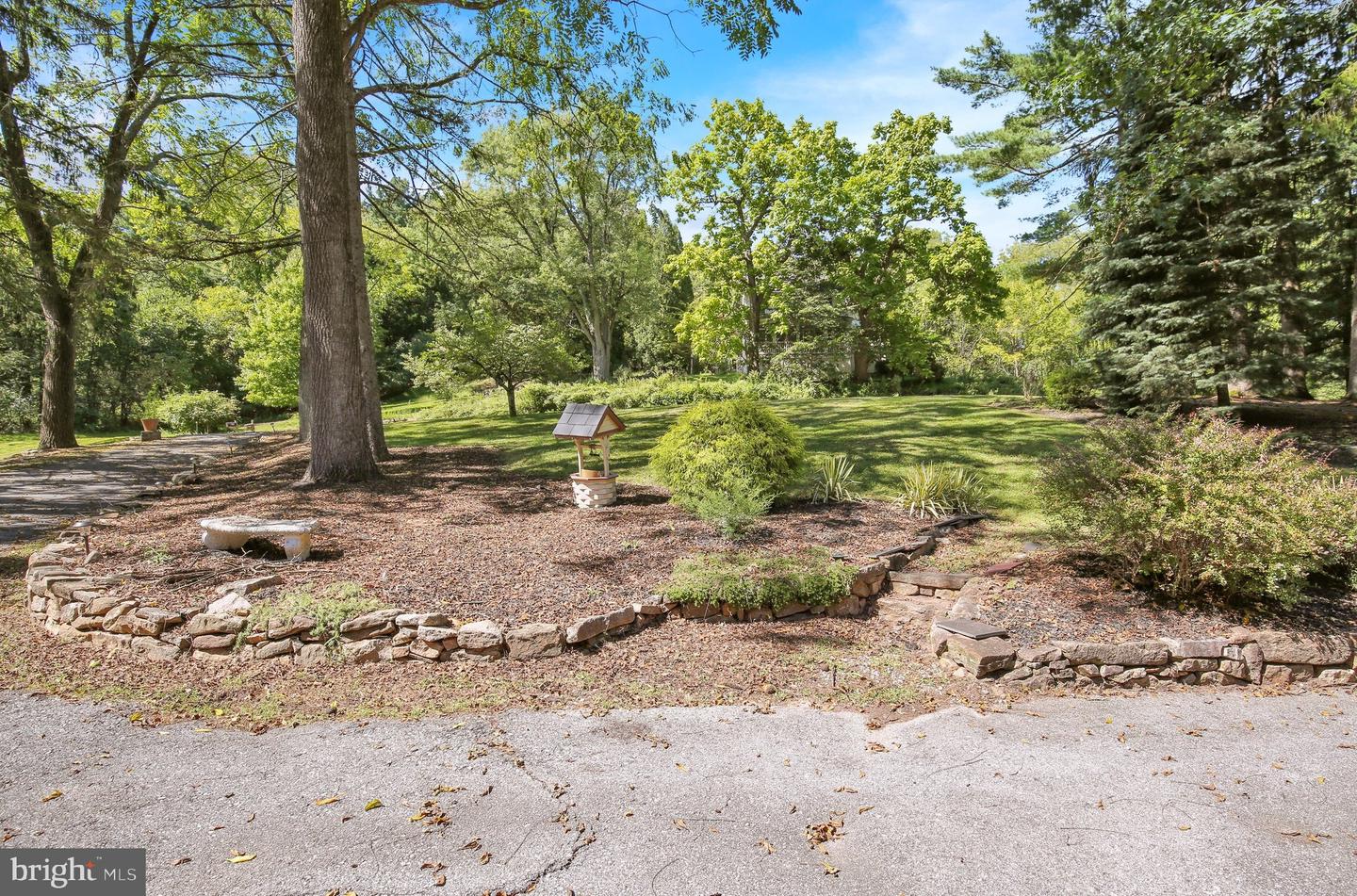 176 Imperial Dr Property Photo 39