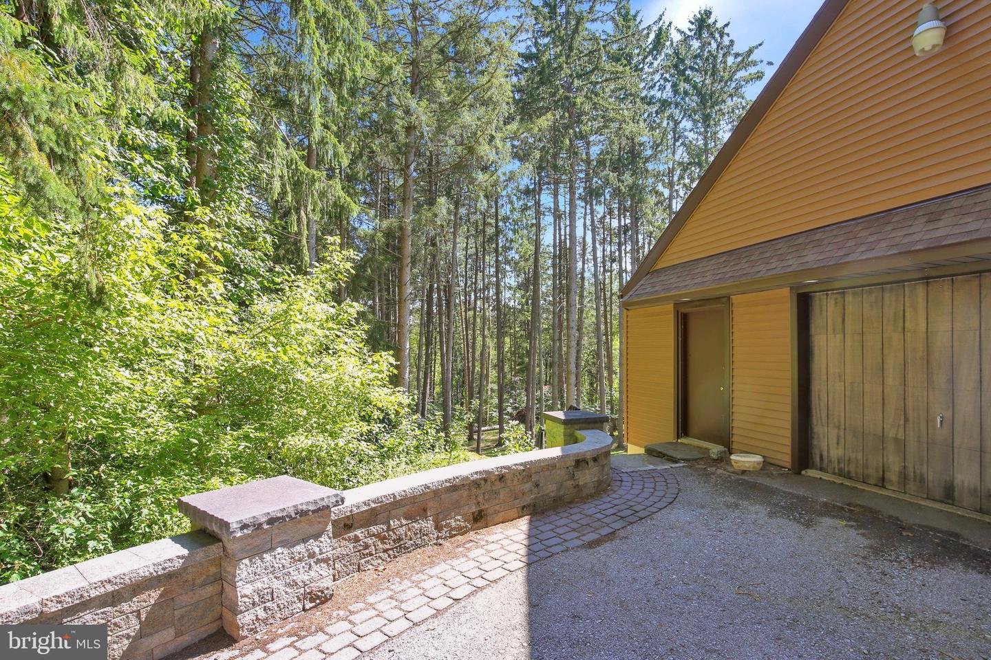 176 Imperial Dr Property Photo 41