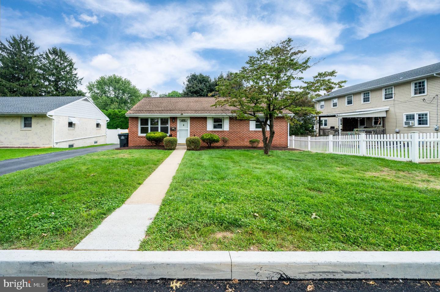 1952 Garfield Ave Property Photo 3