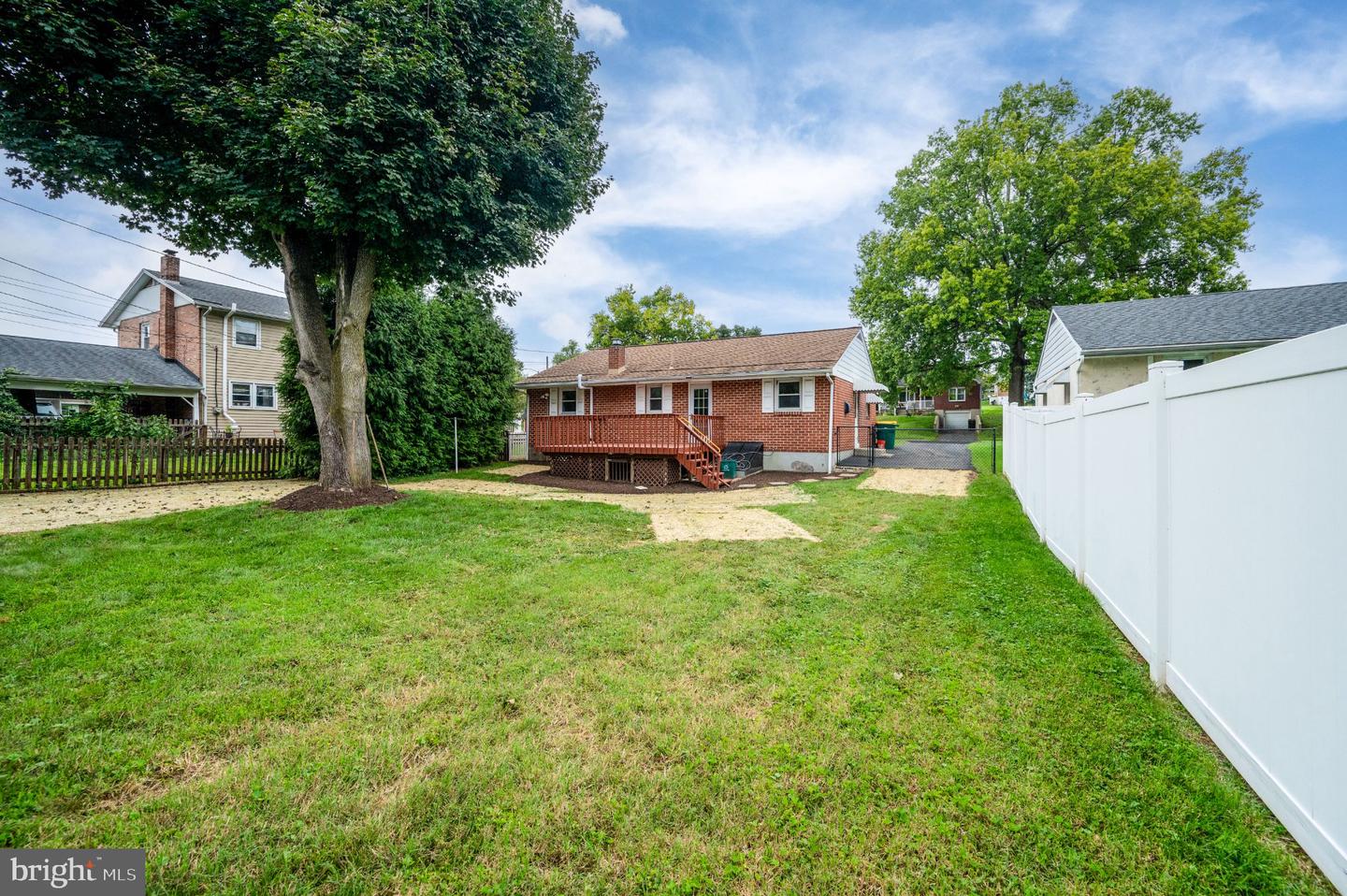 1952 Garfield Ave Property Photo 8