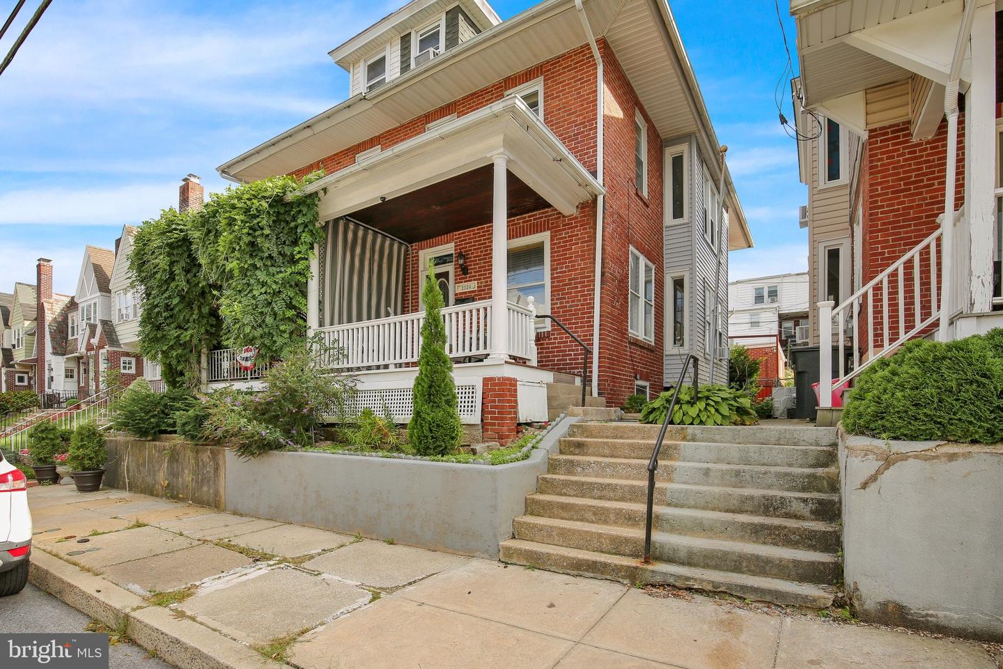 2524 Grant St Property Photo 2