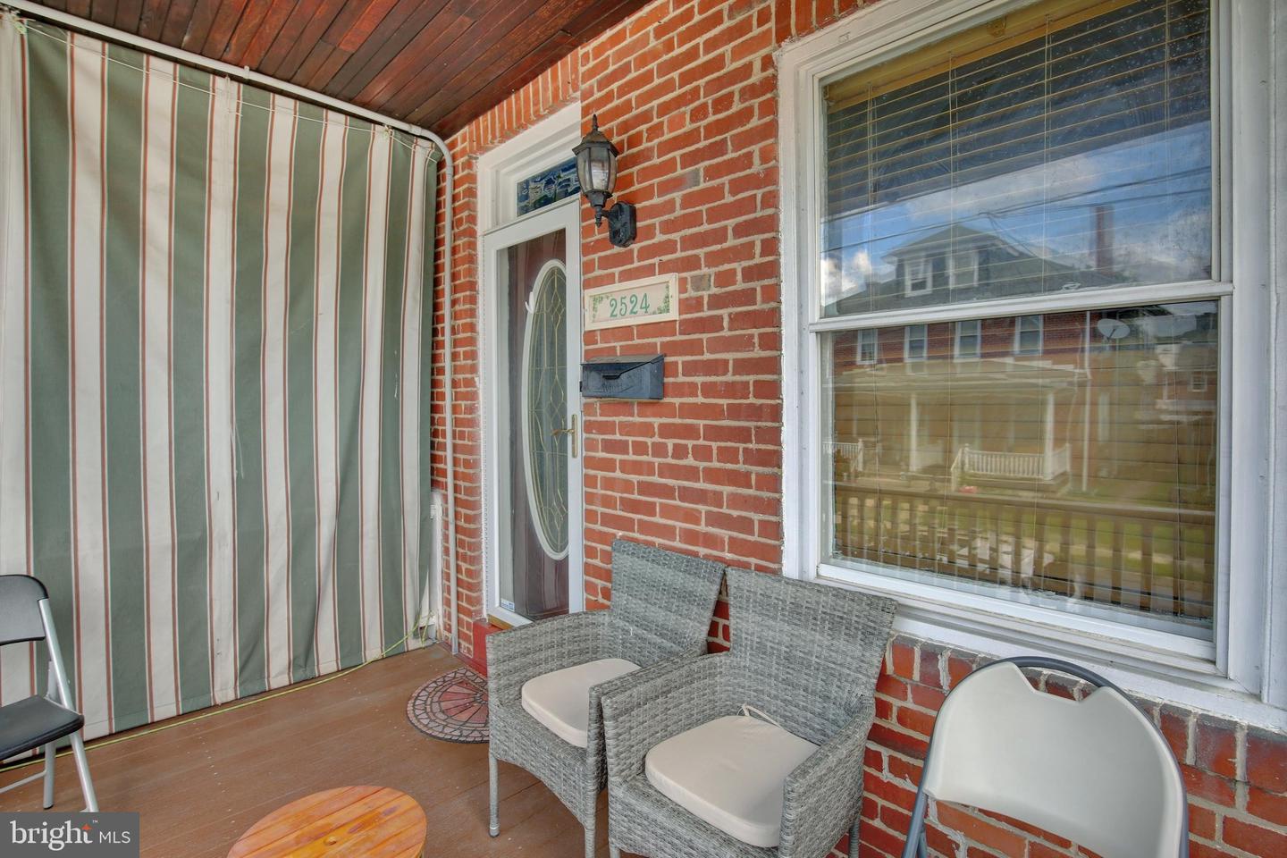 2524 Grant St Property Photo 3