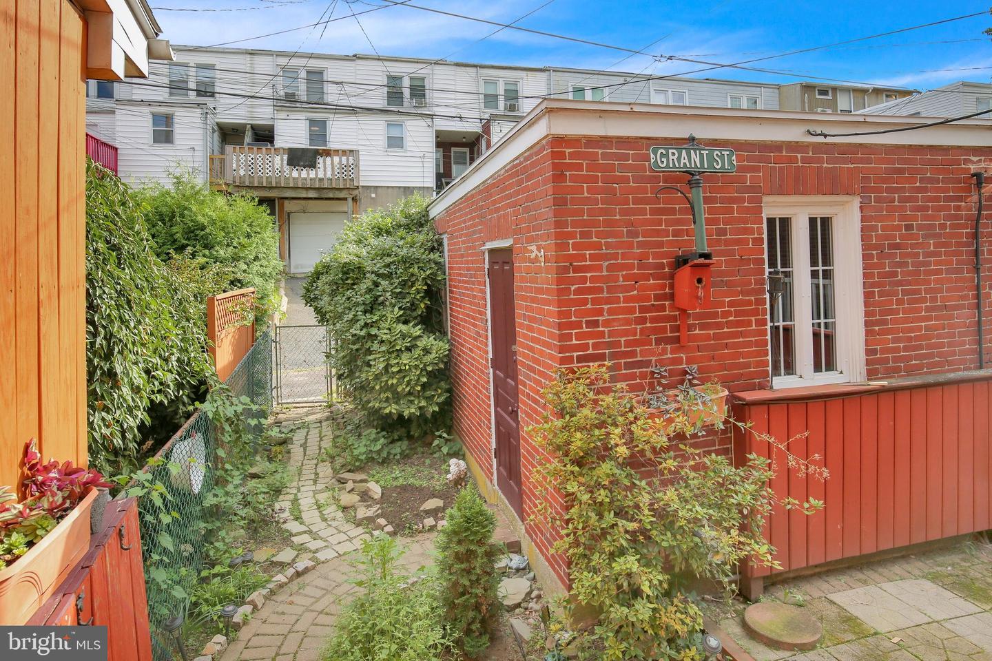 2524 Grant St Property Photo 11