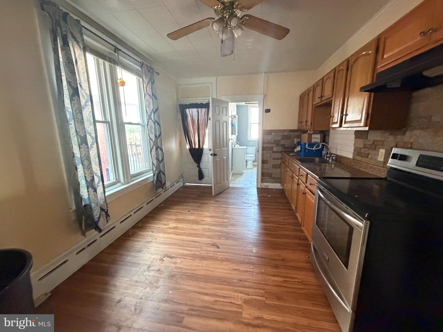 556 S 4th St Property Photo 5
