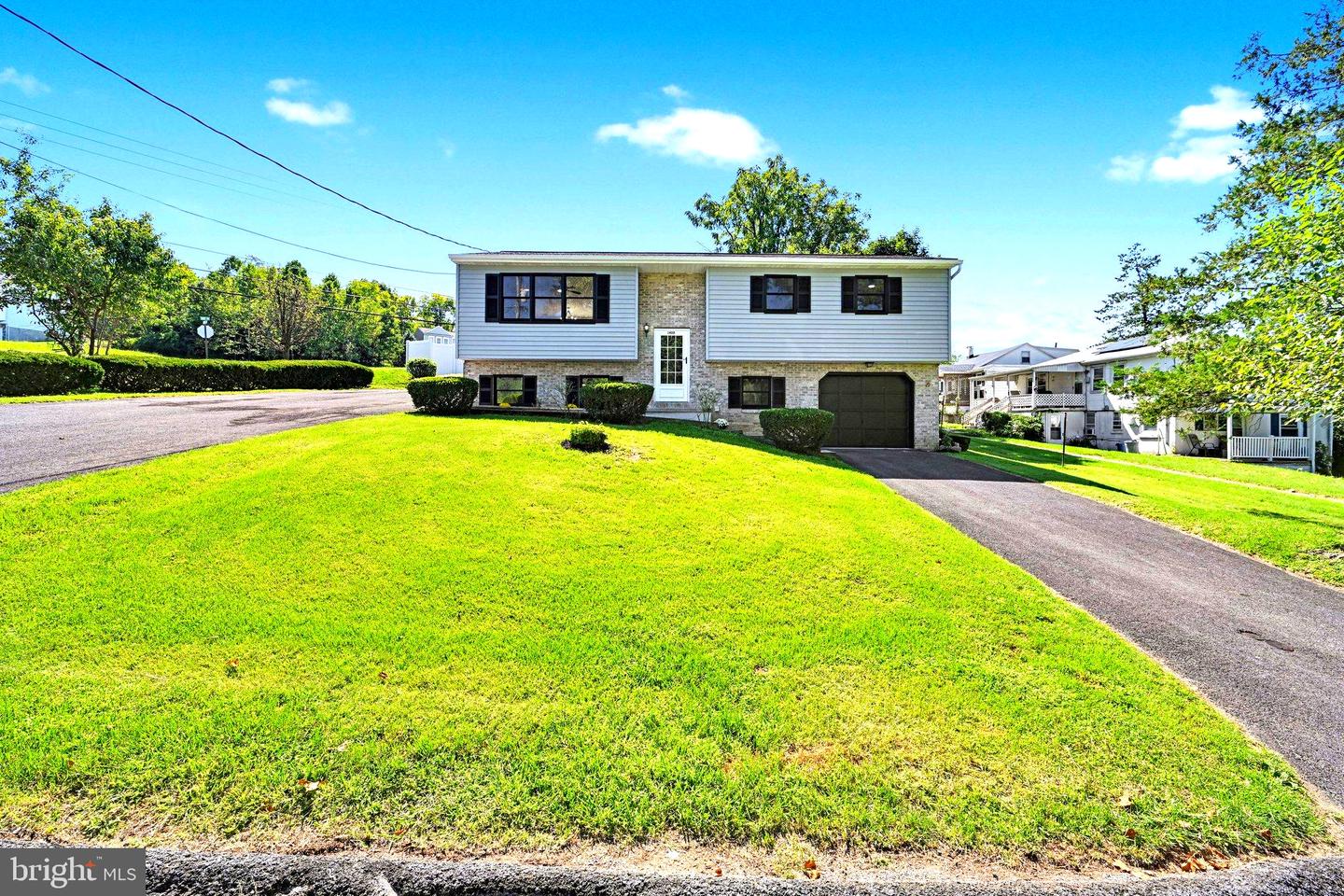 1408 Beaumont Ave Property Photo 1
