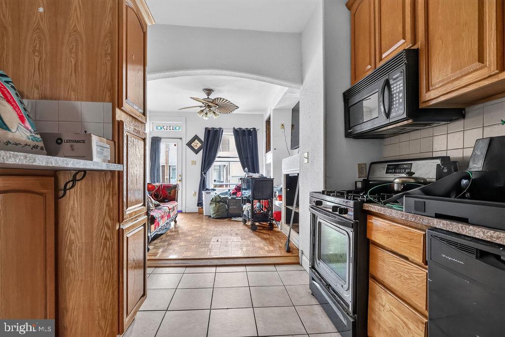 1557 Moss St Property Photo 12