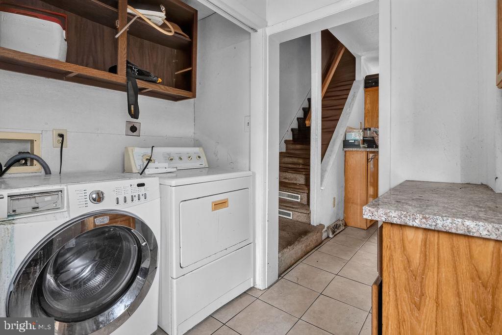 1557 Moss St Property Photo 15