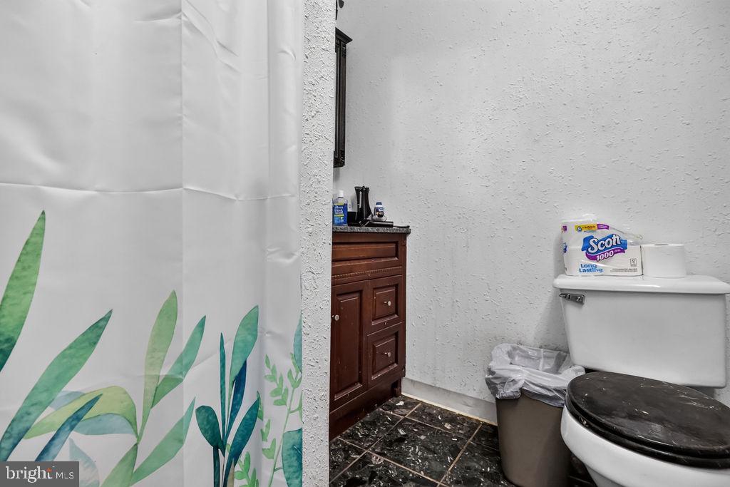 1557 Moss St Property Photo 17