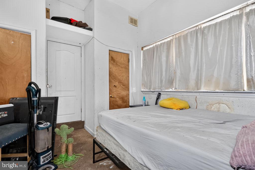 1557 Moss St Property Photo 19