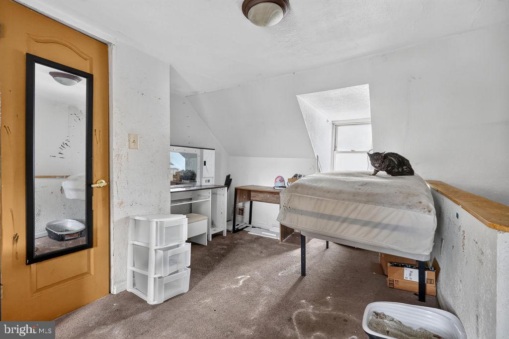 1557 Moss St Property Photo 22